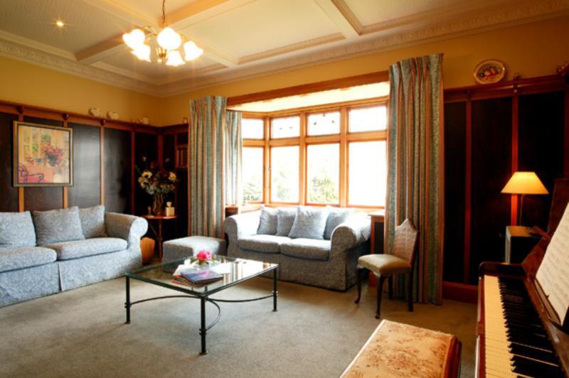 Highway House Bed And Breakfast 奥玛鲁 外观 照片